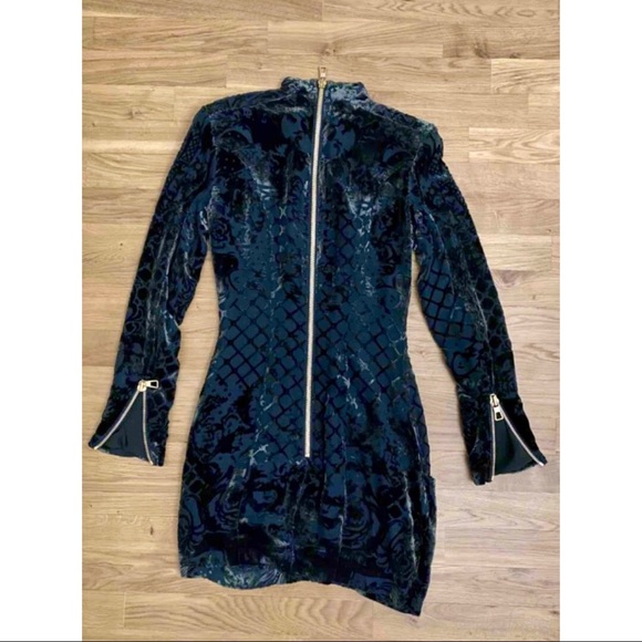 *SOLD* Authentic Balmain x H&M Green Velvet Dress - Picture 4 of 10